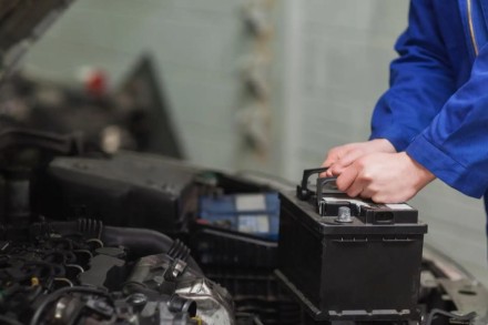 FEBI - Nová autobatéria a výmena snímača rýchlosti kolesa